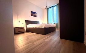 Kibilu - Via Valtellina - Quartiere Isola - Stazione Garibaldi - Monumentale - Vicinanze Brera